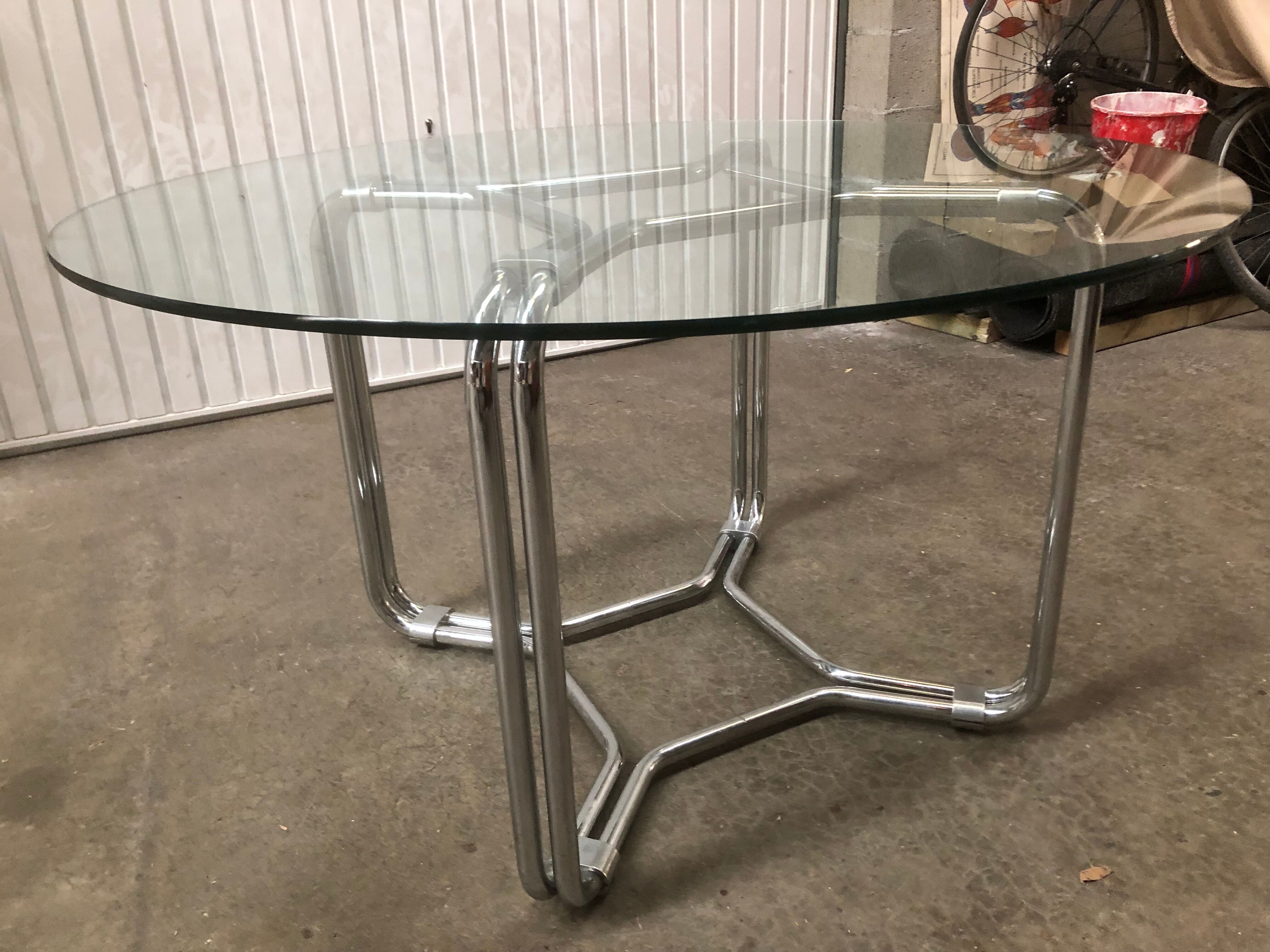 Round table Italian design 1970