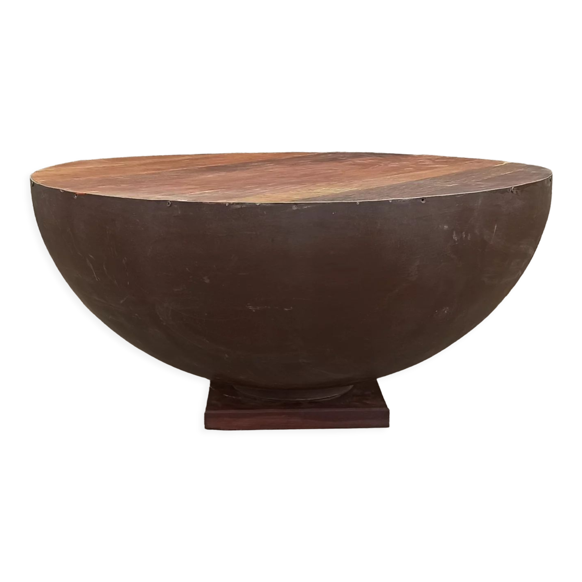 Round coffee table in wood