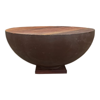Round coffee table in wood