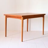 Scandinavian extending table
