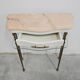 Paire de tables de chevet Hollywood Regency en bronze avec dessus en marbre