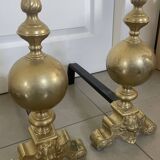 Paire de chenets en laiton et fonte, décor de marmousets, style louis xiv
