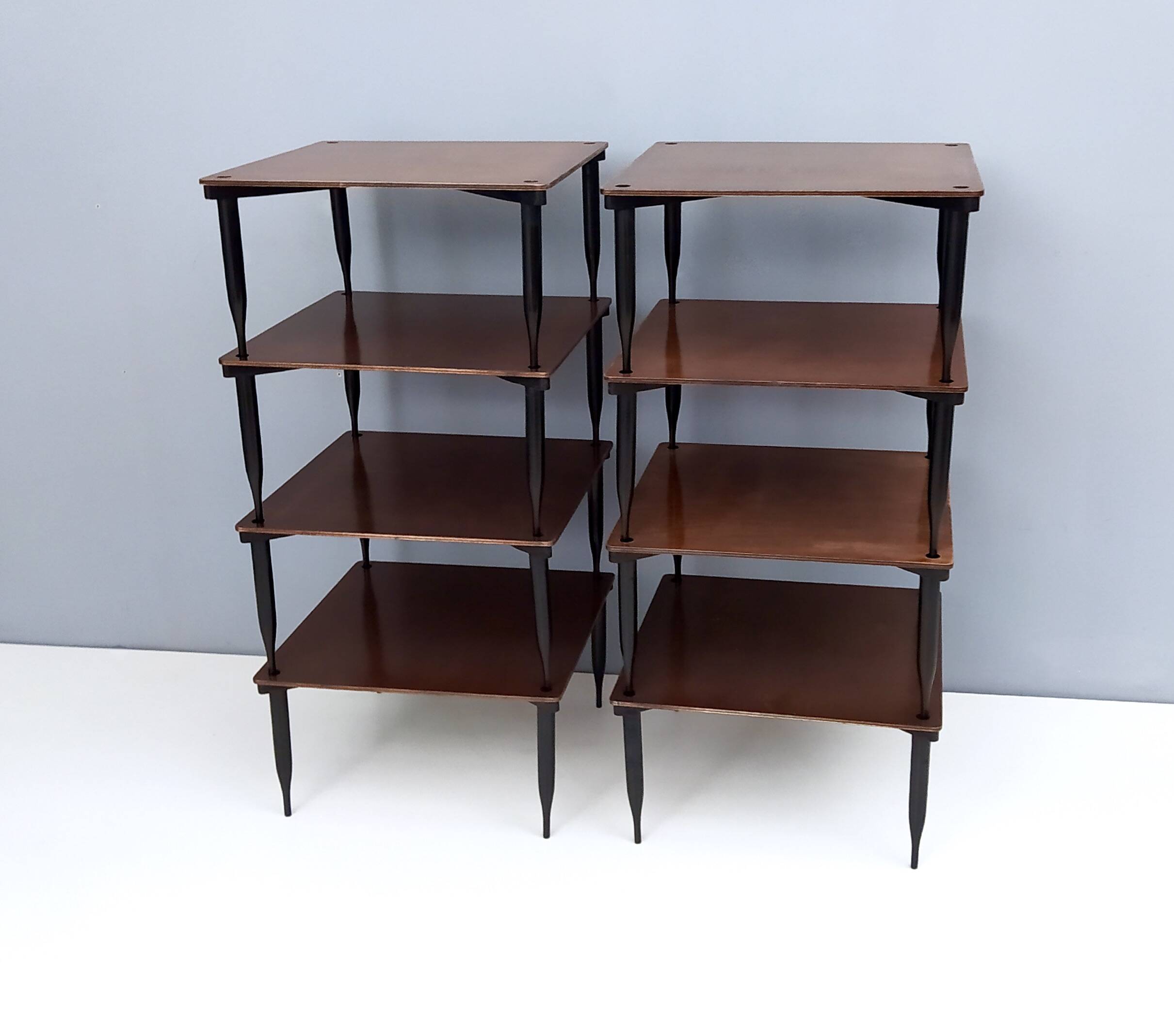 Table Basse Carrée en Noyer Modèle "T8" par Vico Magistretti pour Azucena, Italie