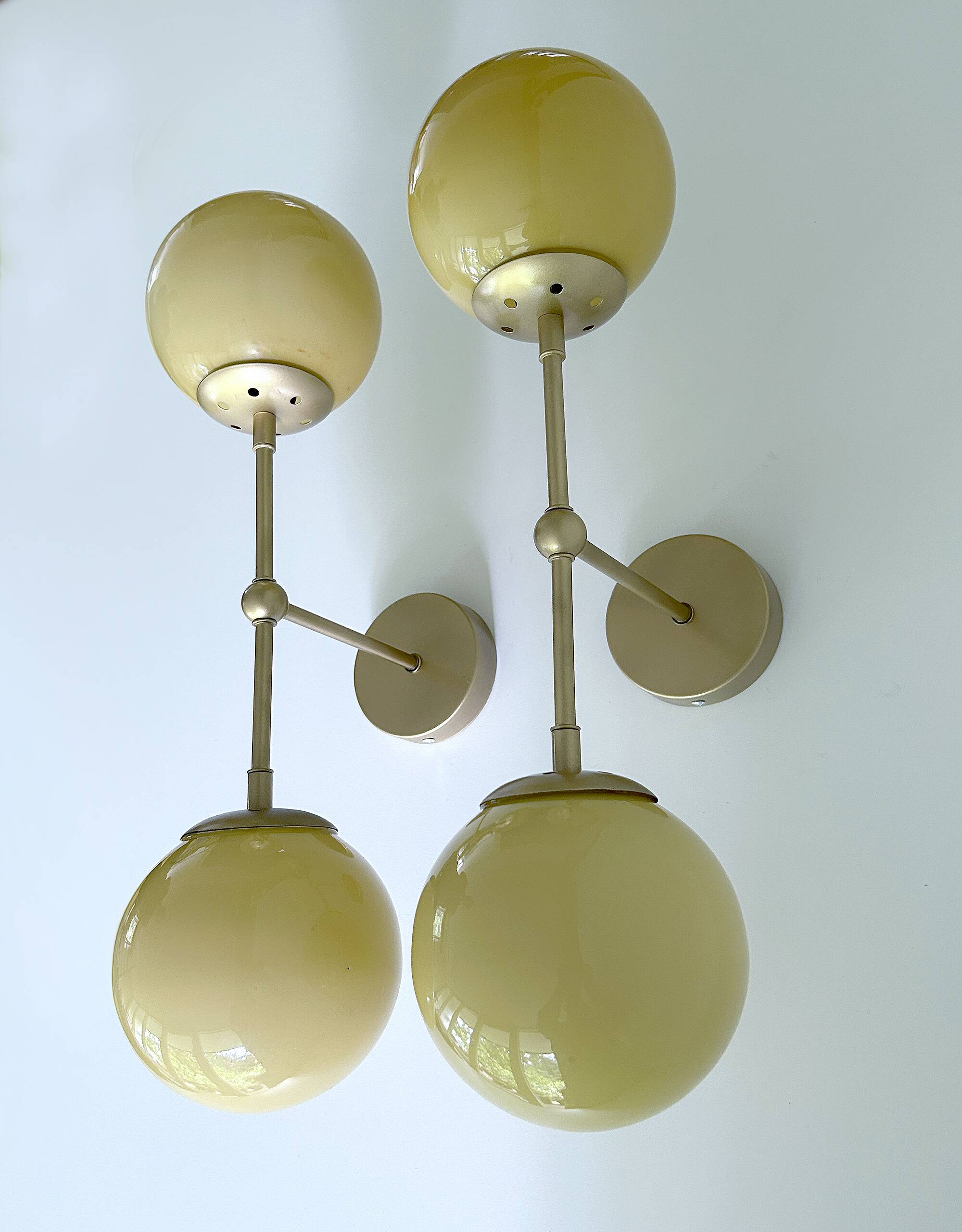 Paire de grandes appliques Art Déco en verre