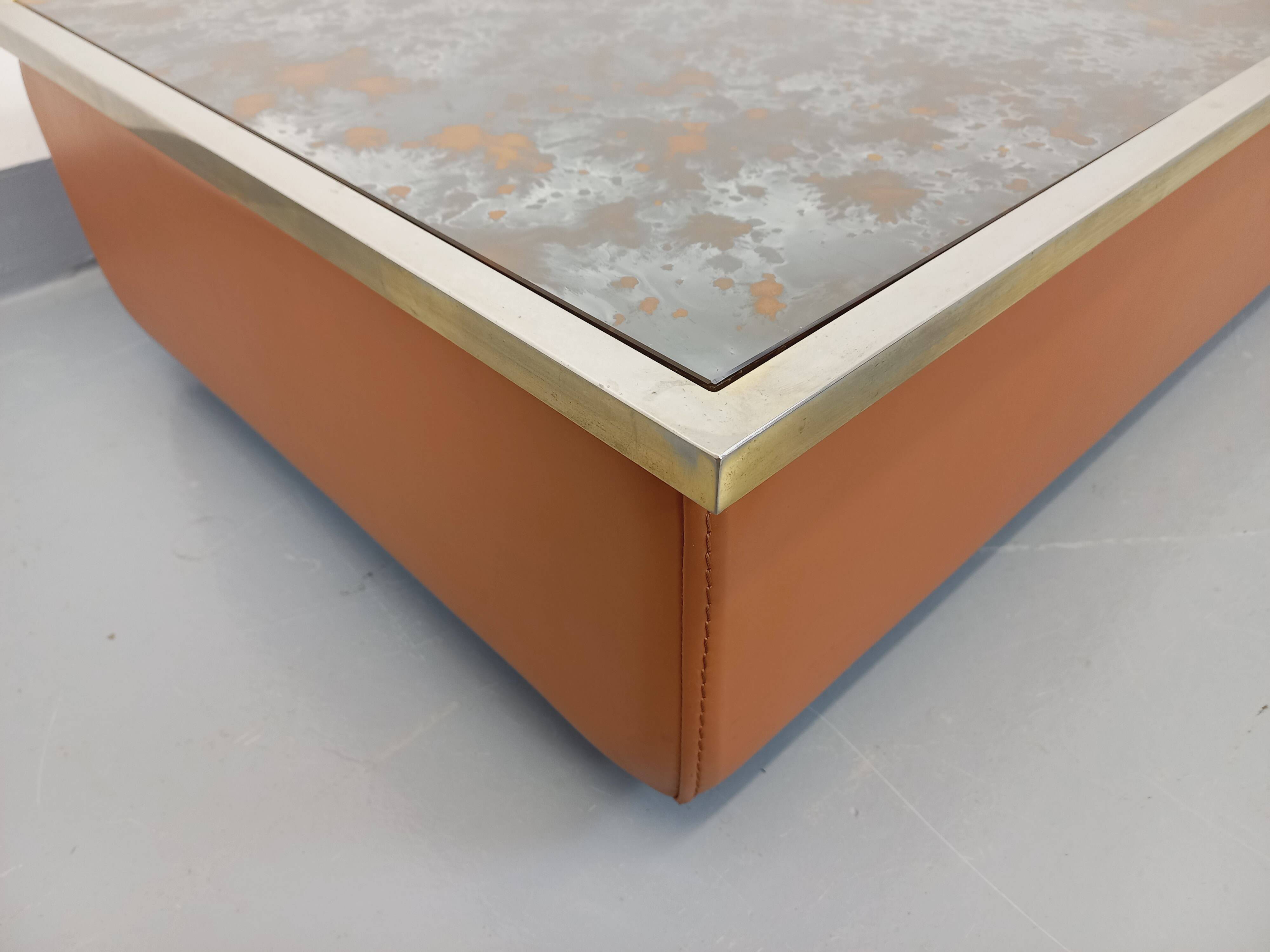 Vintage coffee table in églomisé glass, chrome and leather from the 70s