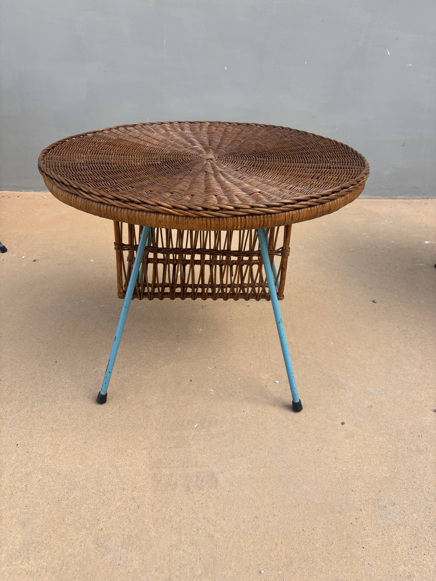 Ensemble vintage en rotin – 2 fauteuils & table basse – Années 60
