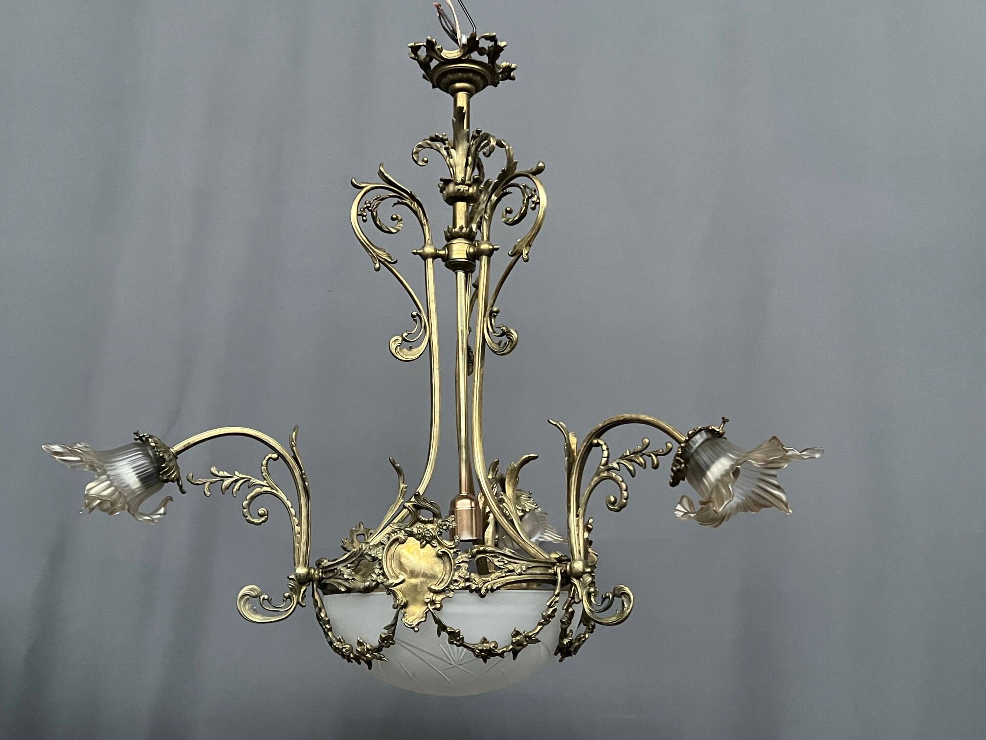 Louis XV style chandelier. Solid bronze, crystal.