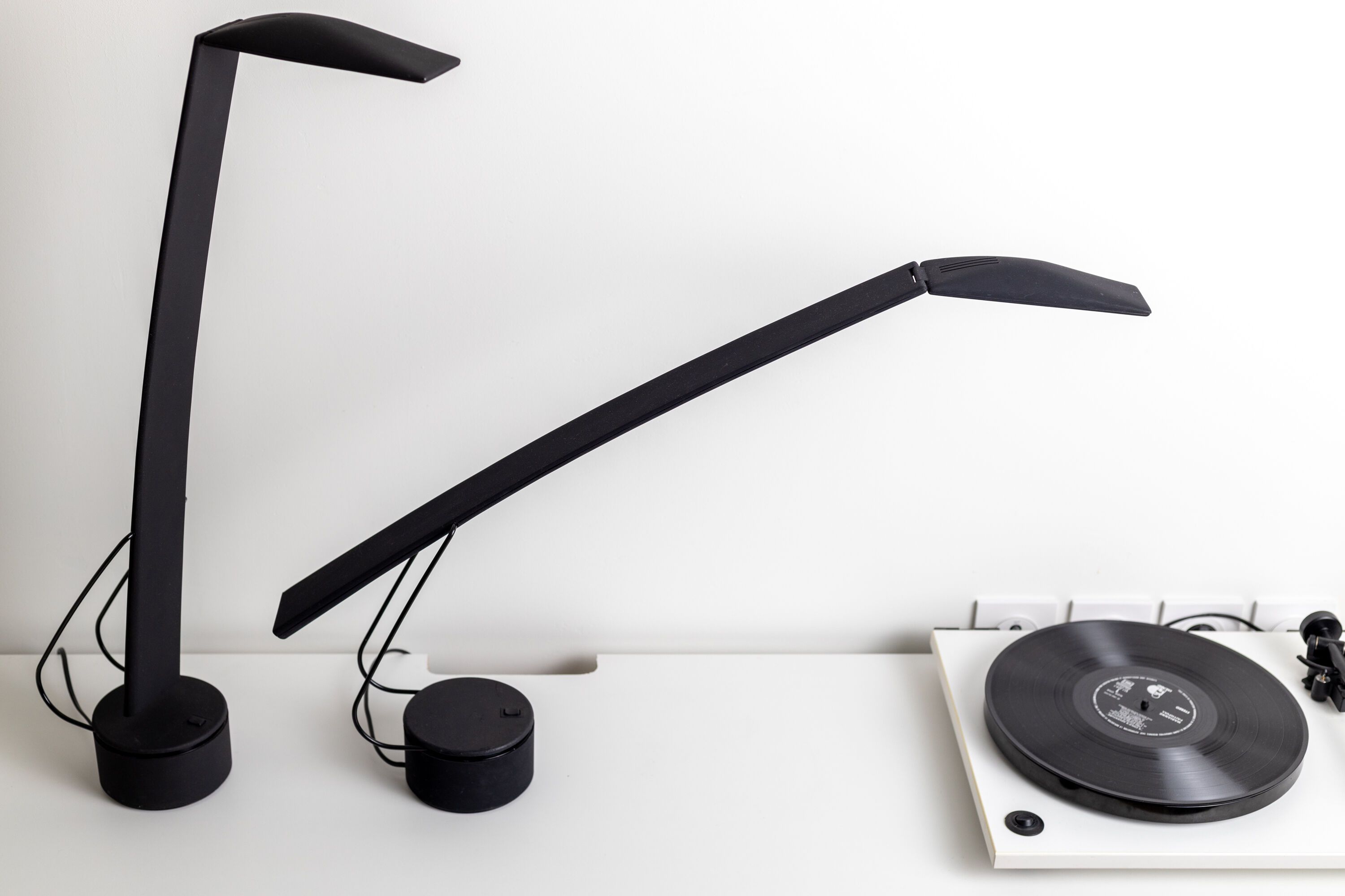 2 Dove desk lamps by Mario Barbaglia and Marco Colombo - edition Italian Luce design 80s