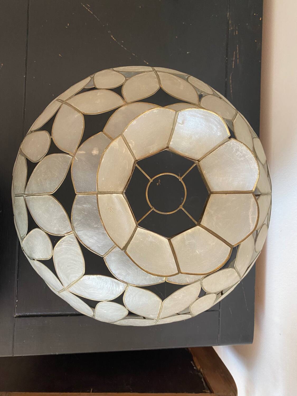 Tiffany style mother-of-pearl pendant light