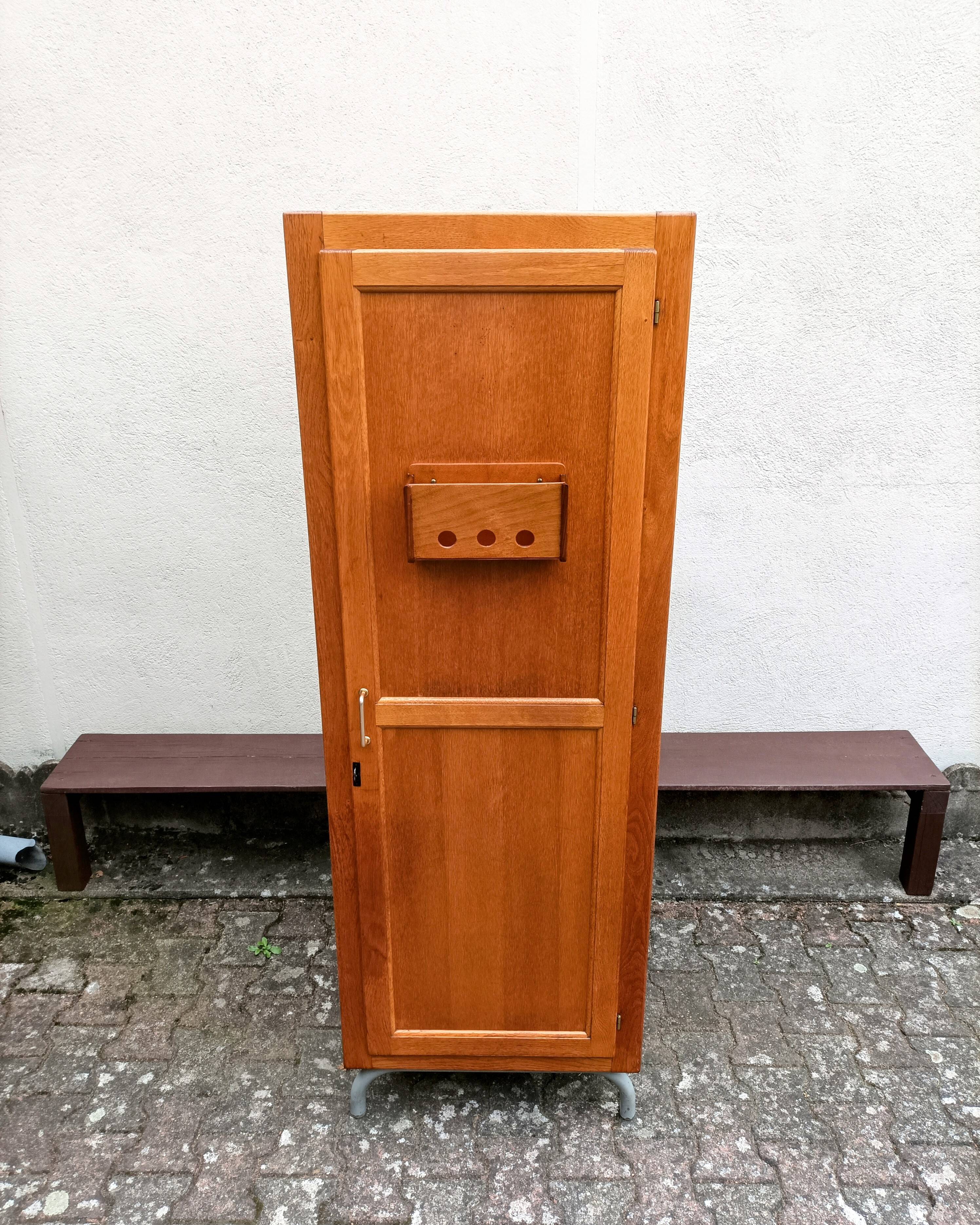 Ancien vestiaire d'internat chêne doré