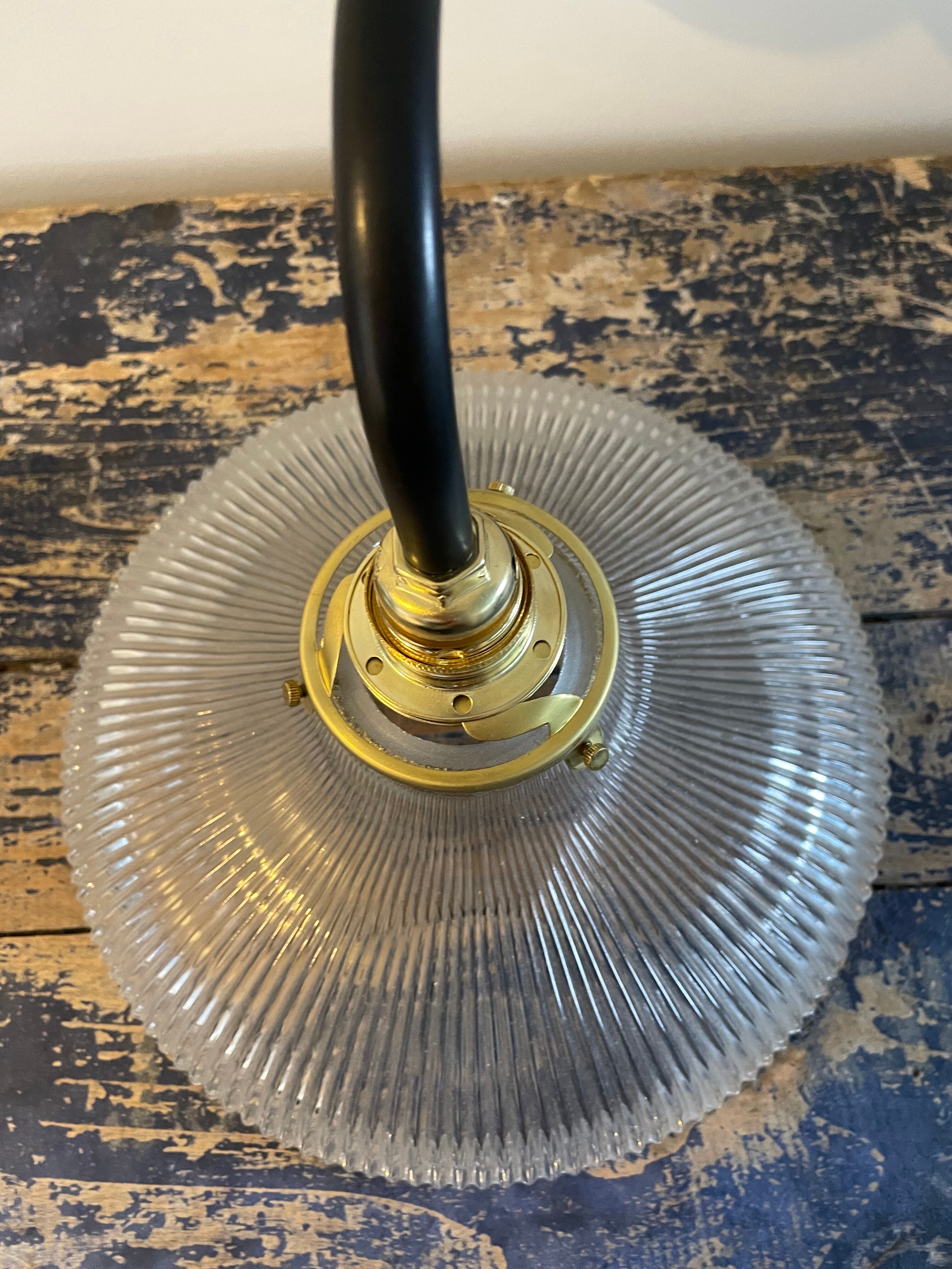Applique vintage en verre holophane électrifiée à neuf