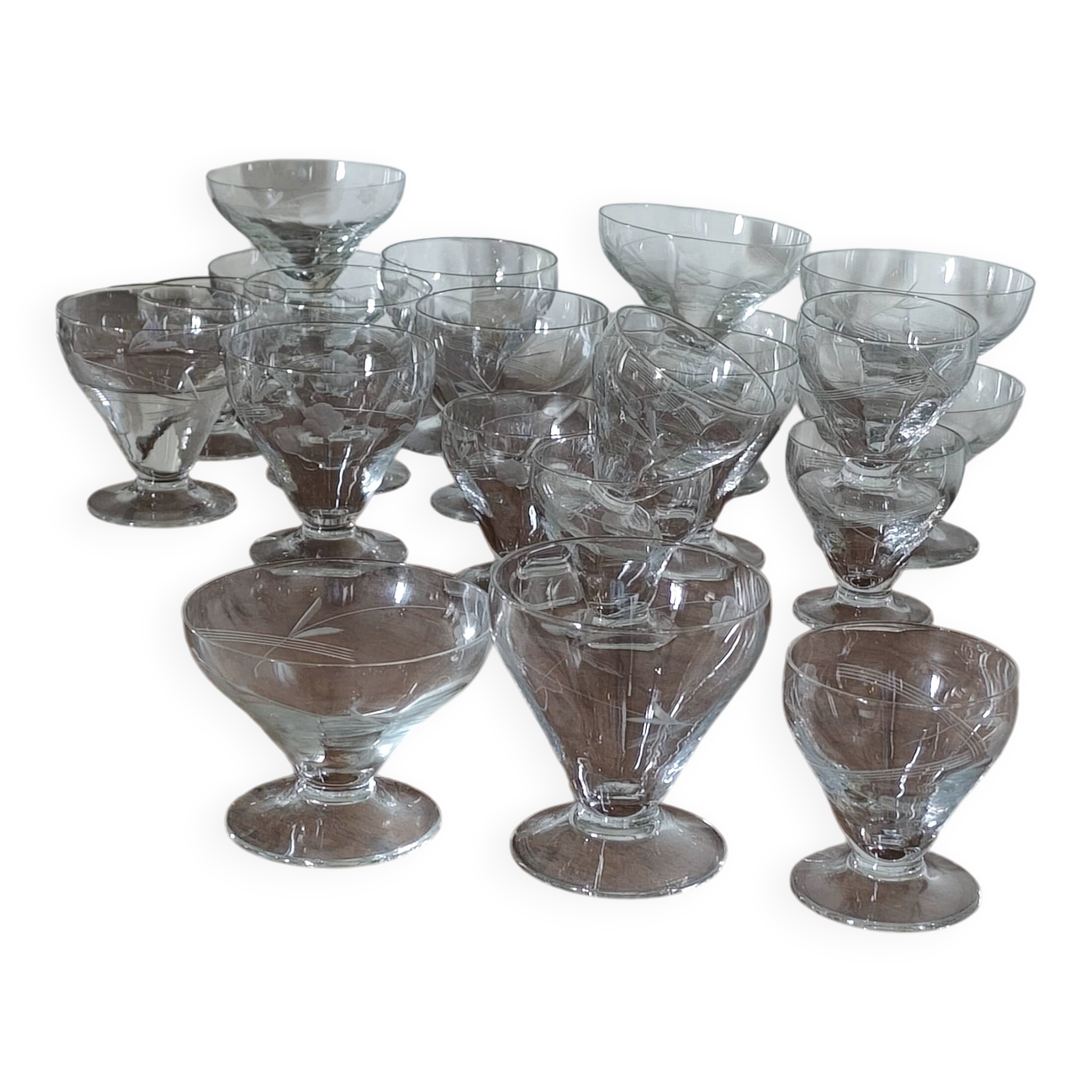 Art Deco glassware service, 21 pieces.