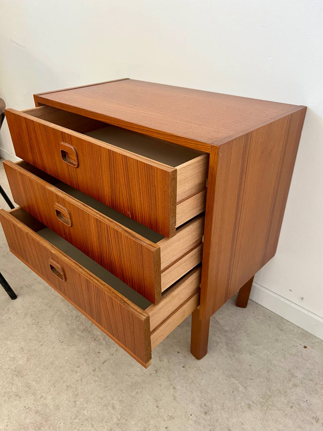 Small chest of drawers or bedside table in teak, Scandinavian design from the 70s vintage