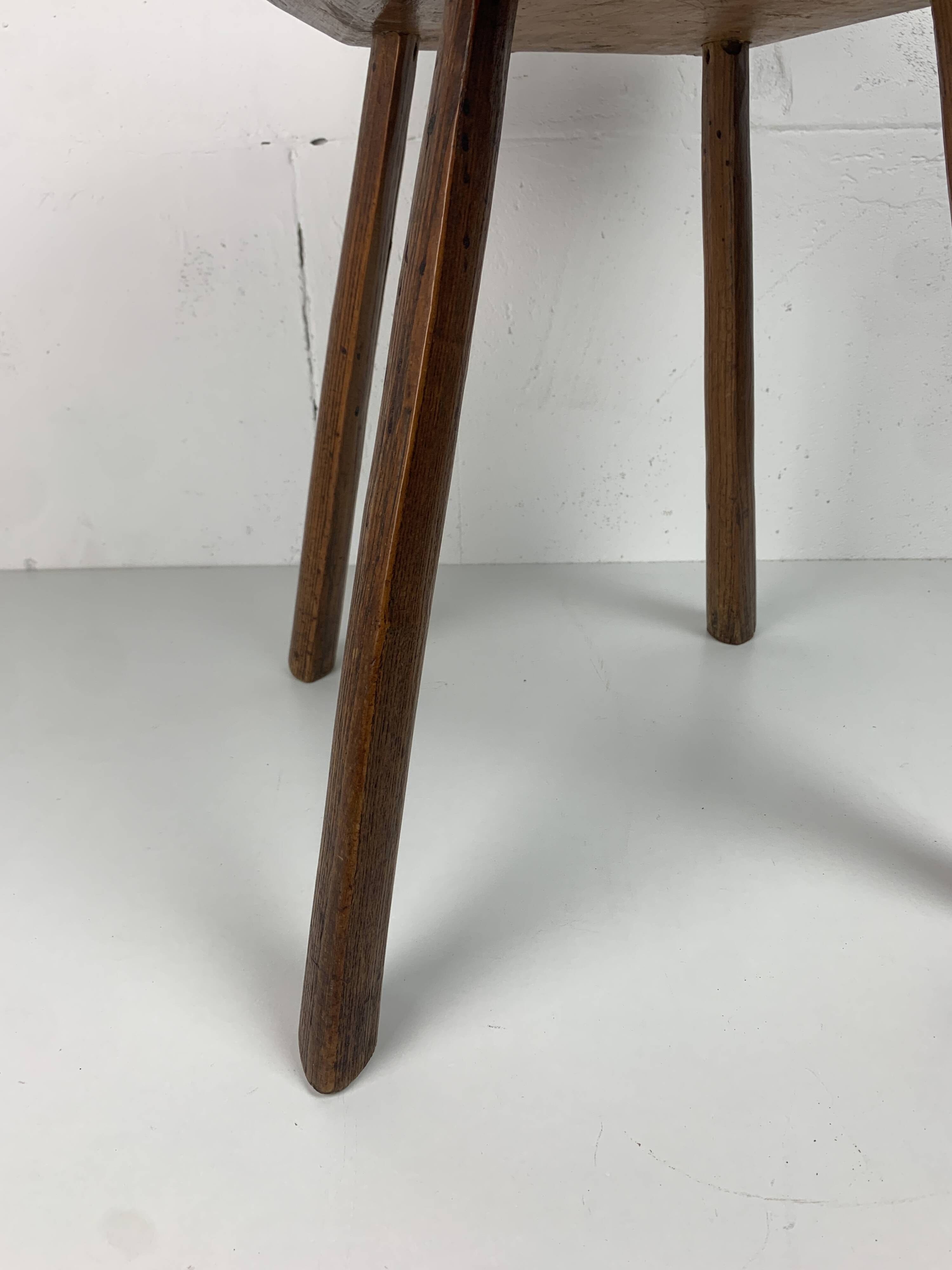 Chaise d'appoint brutaliste artisanale antique fabriquée à la main, style ferme néerlandais