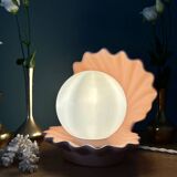Lampe vintage en forme de coquillage en céramique et opaline.