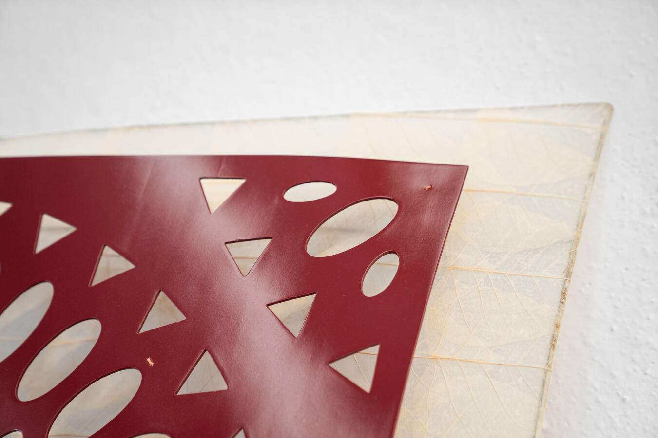 Square wall lamp in red wood and rice paper, prod. Steelline 1980