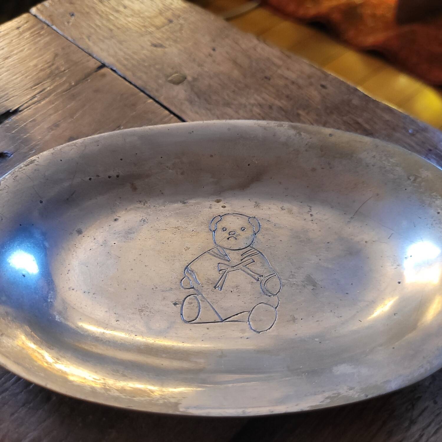 Silver-plated metal trinket tray with teddy bear decoration – 1960s–1980s