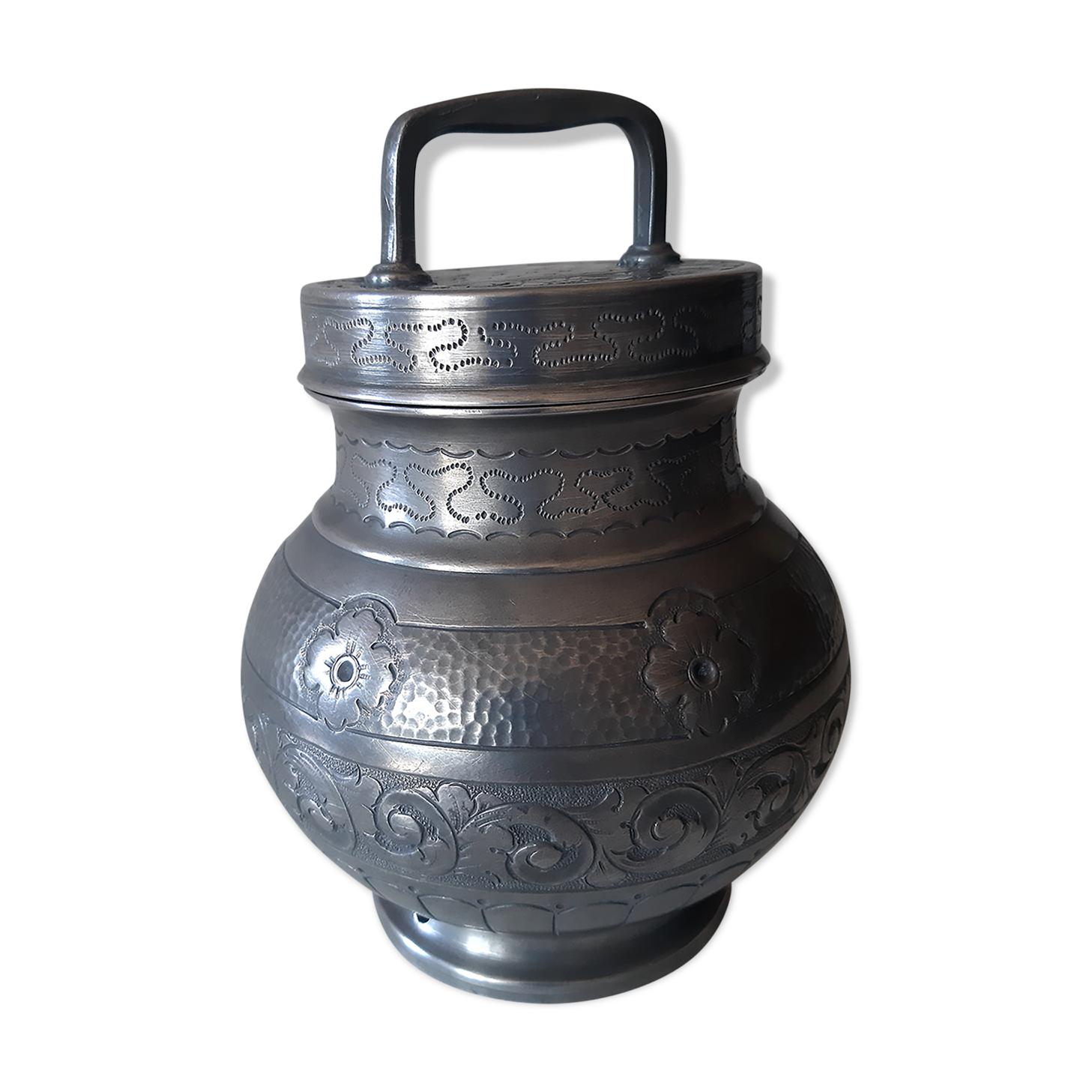 Old tin pot