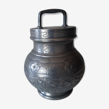 Old tin pot
