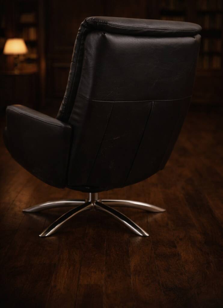 Modern Black Leather Swivel Armchair — Chrome Base — 2000s — H 107 cm