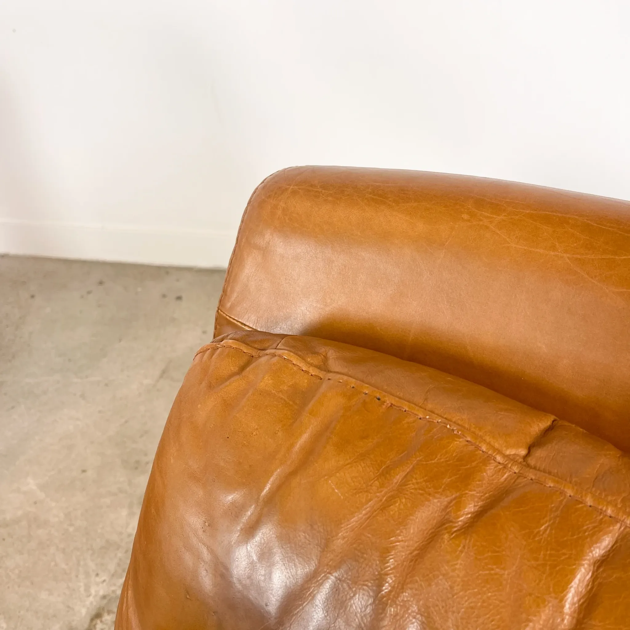 Ensemble de 2 fauteuils en cuir cognac vintage