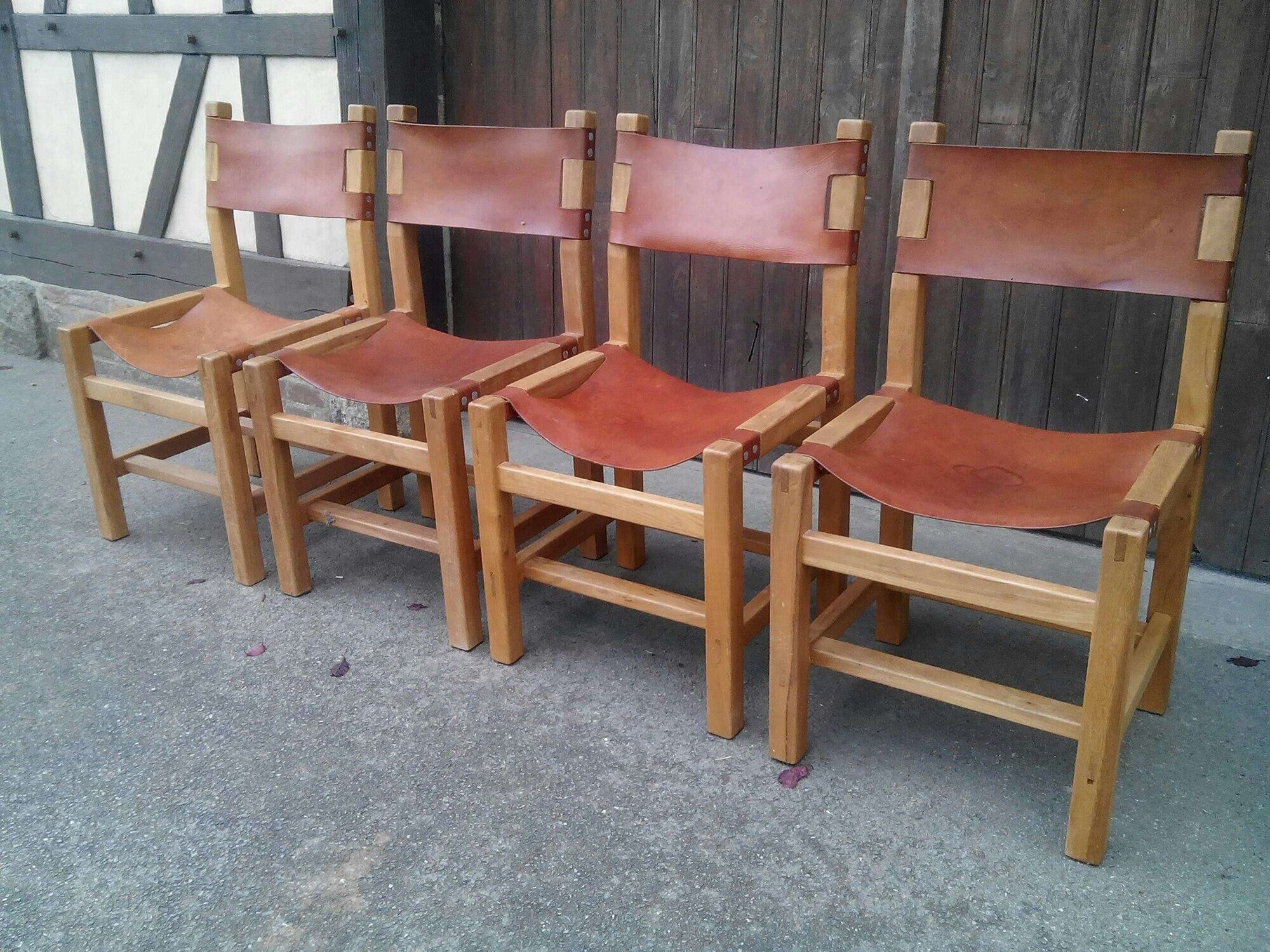 Serie de 4 chaises orme et cuir, maison regain