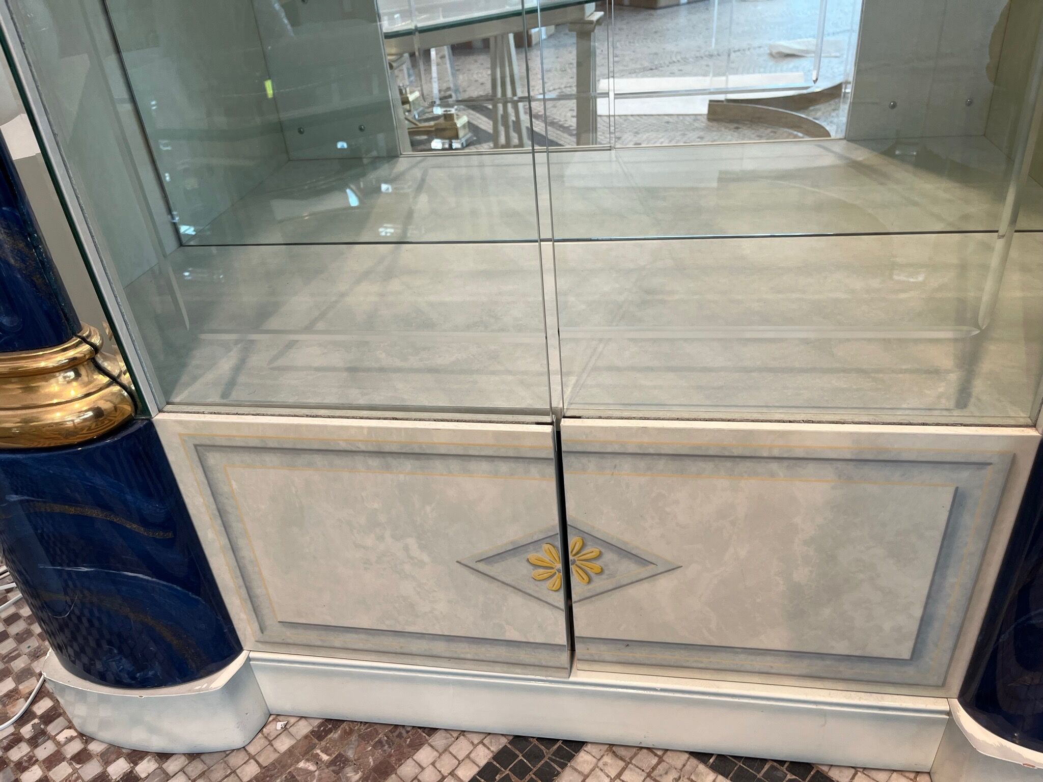 Armobil columns showcase Made in Italy