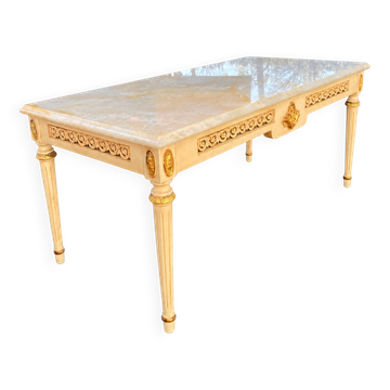 Table basse de style Louis XVI en bois patiné et doré, plateau en marb