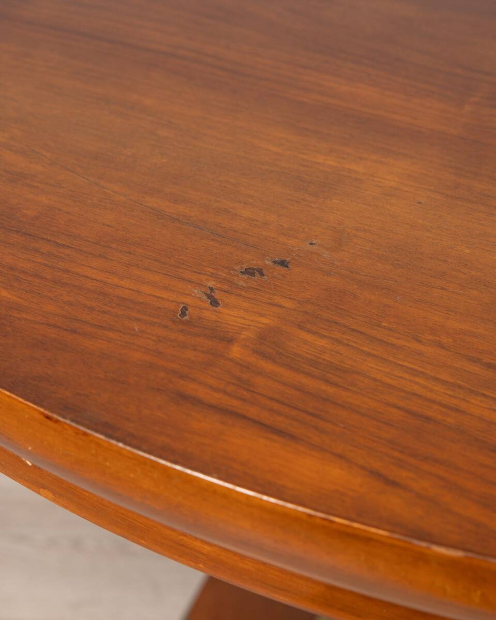 Round table in wood and brass vintage 1960s design luciano frigerio