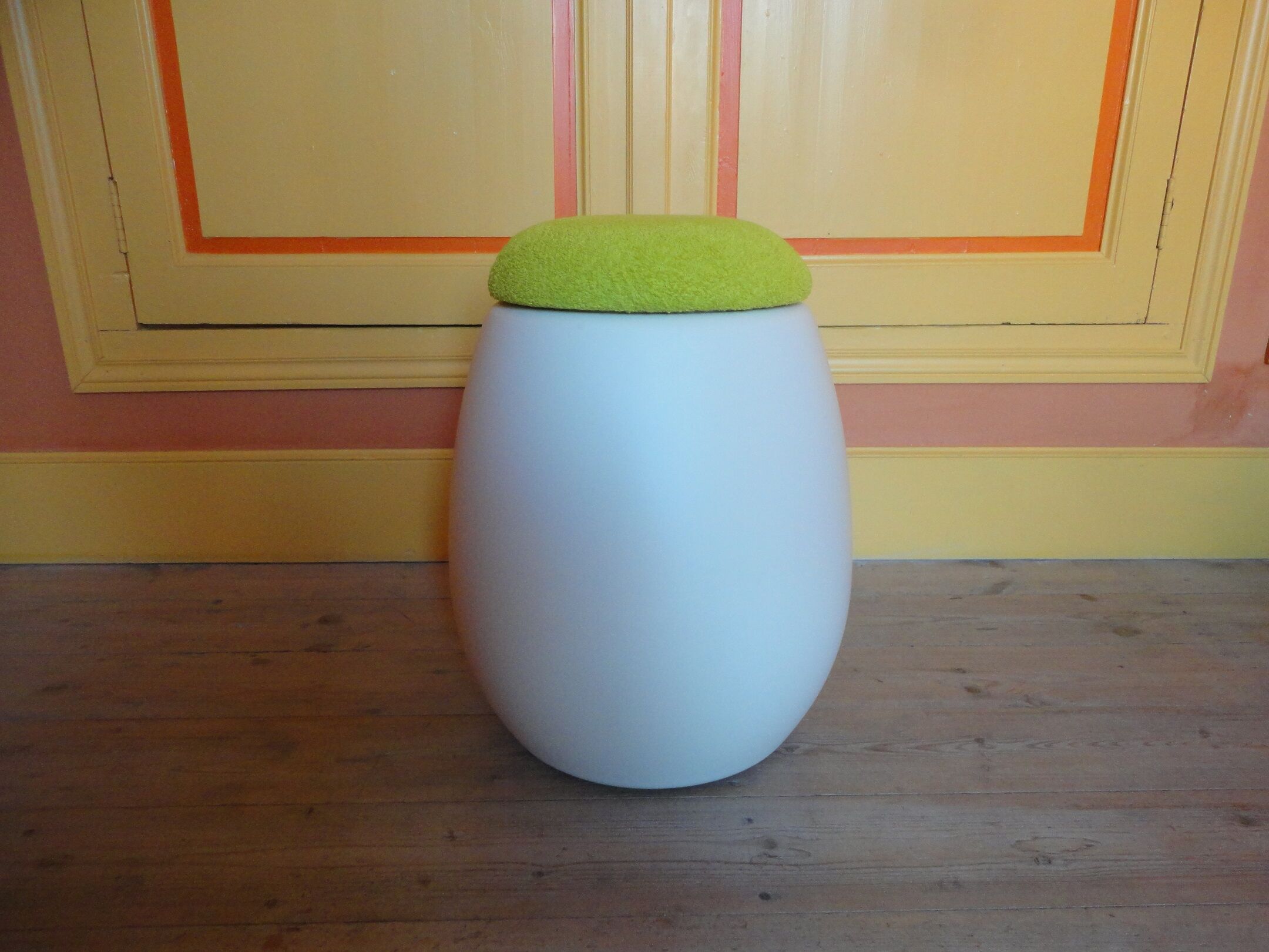 Vintage pouf "egg" Allibert