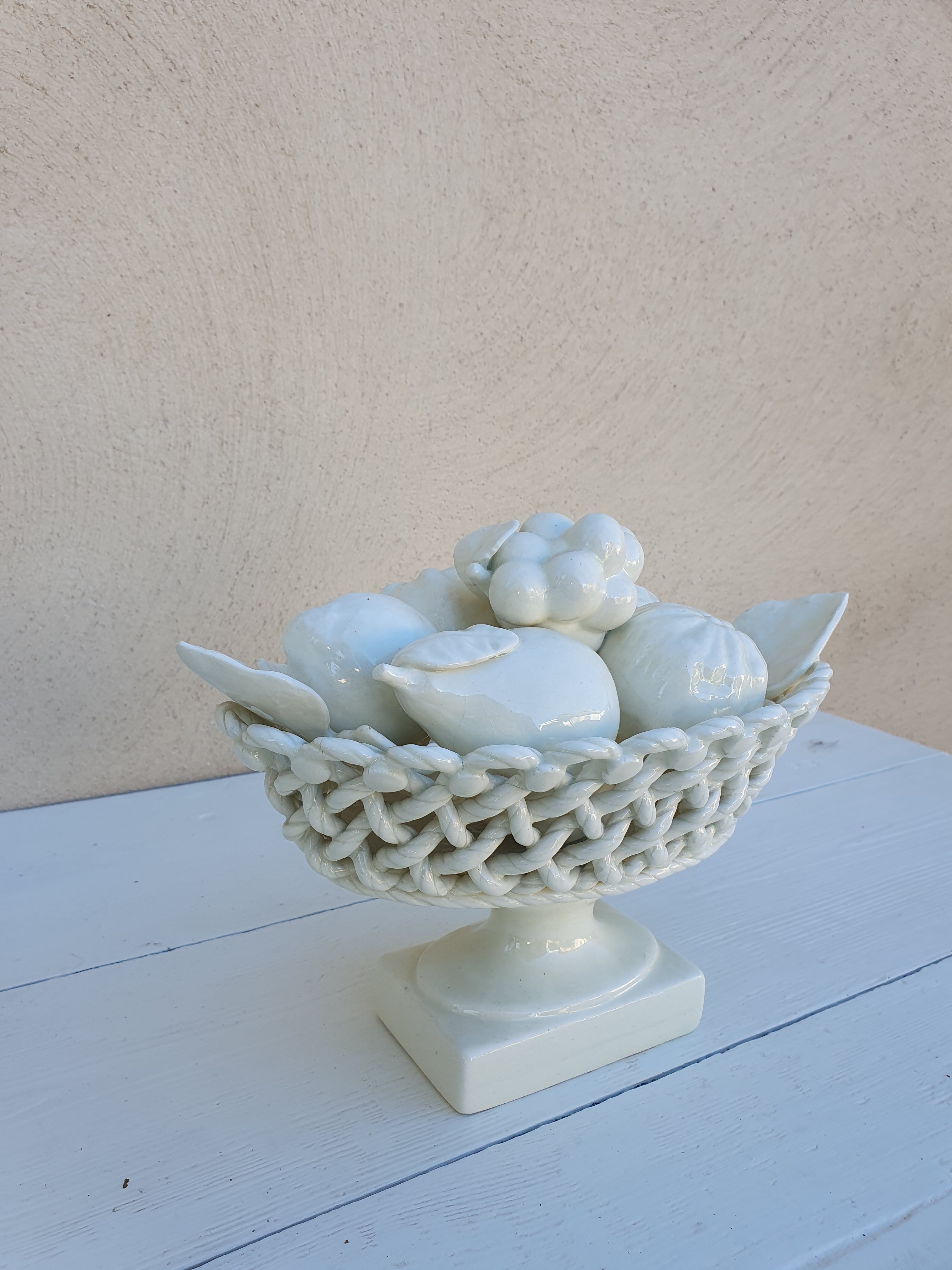 Trompe l'oeil fruit cup