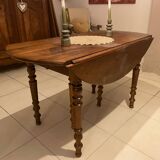 Oval table with extensions