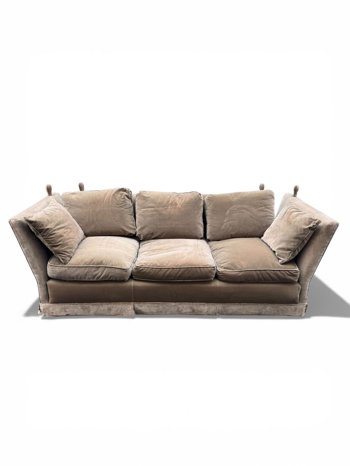 Beautiful Knole model canapé in velvet.