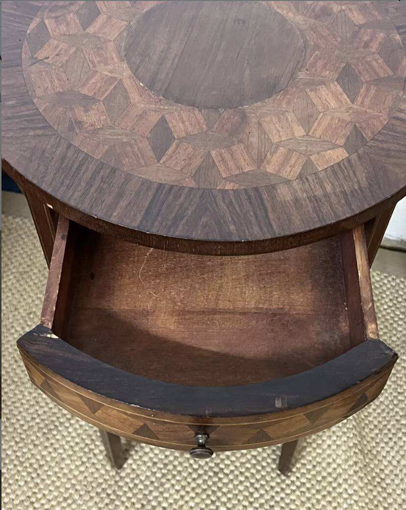 Round pedestal table / side table in wood marquetry