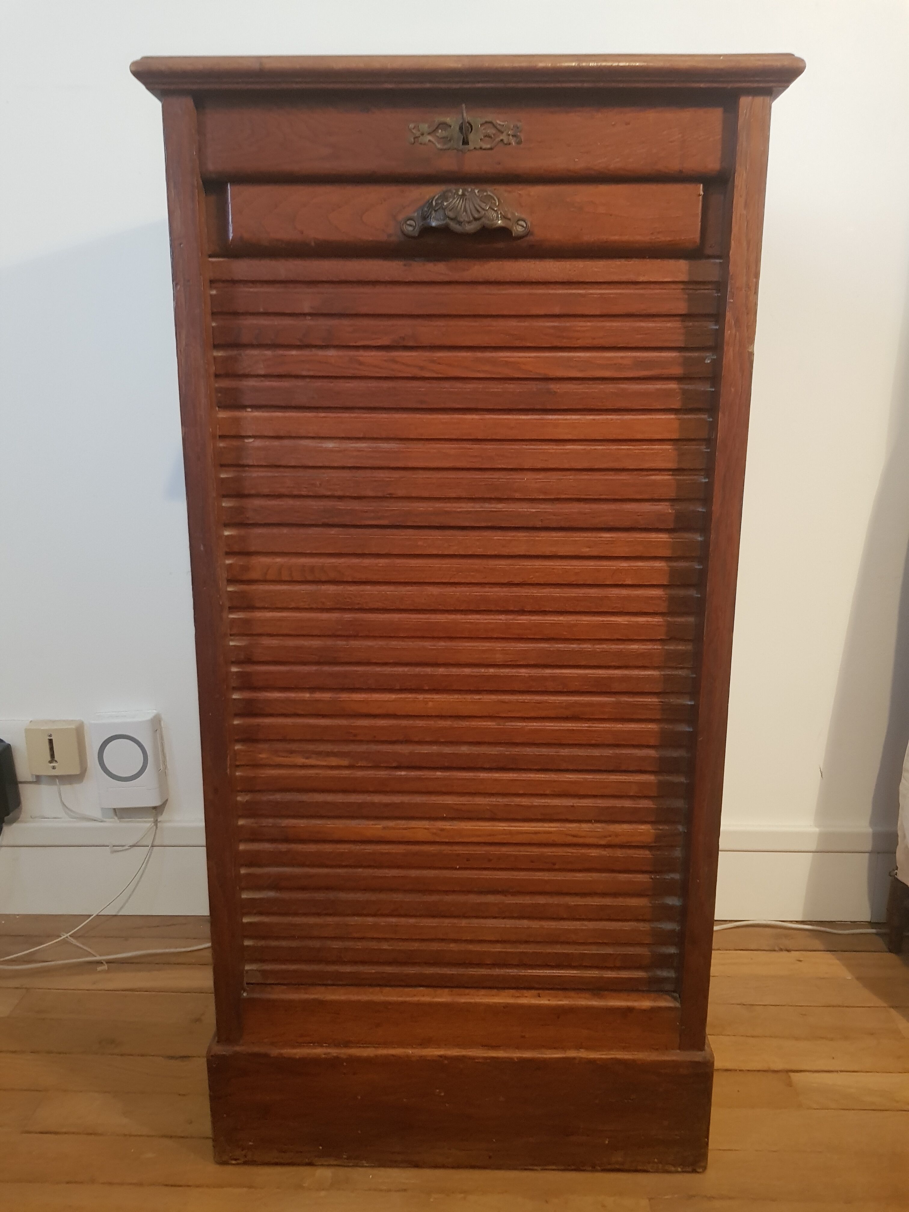 Furniture with sliding drawer