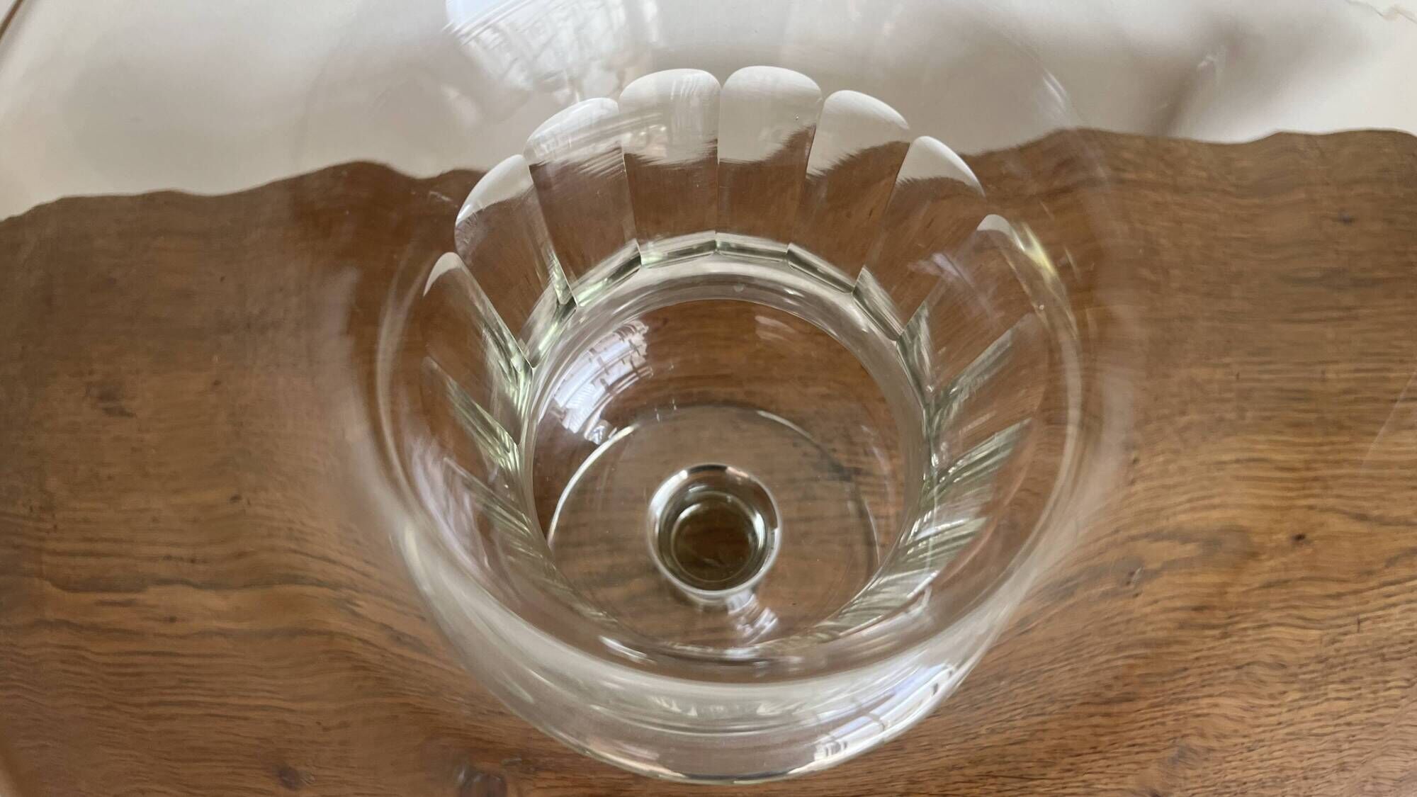 XXL neoclassical 19th-century medical vase in flat-cut crystal