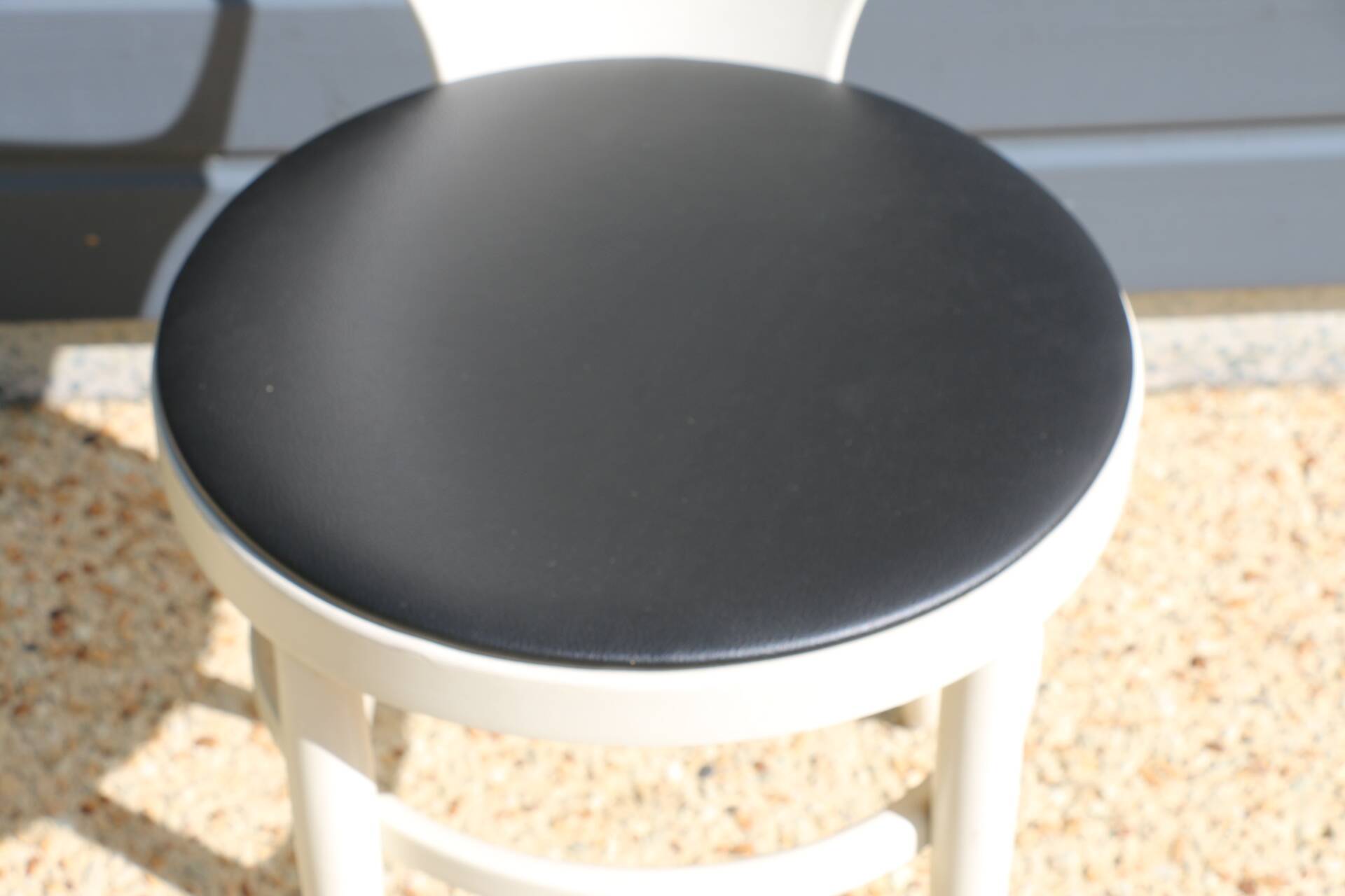 6 baumann chairs, white gull with black faux leather.