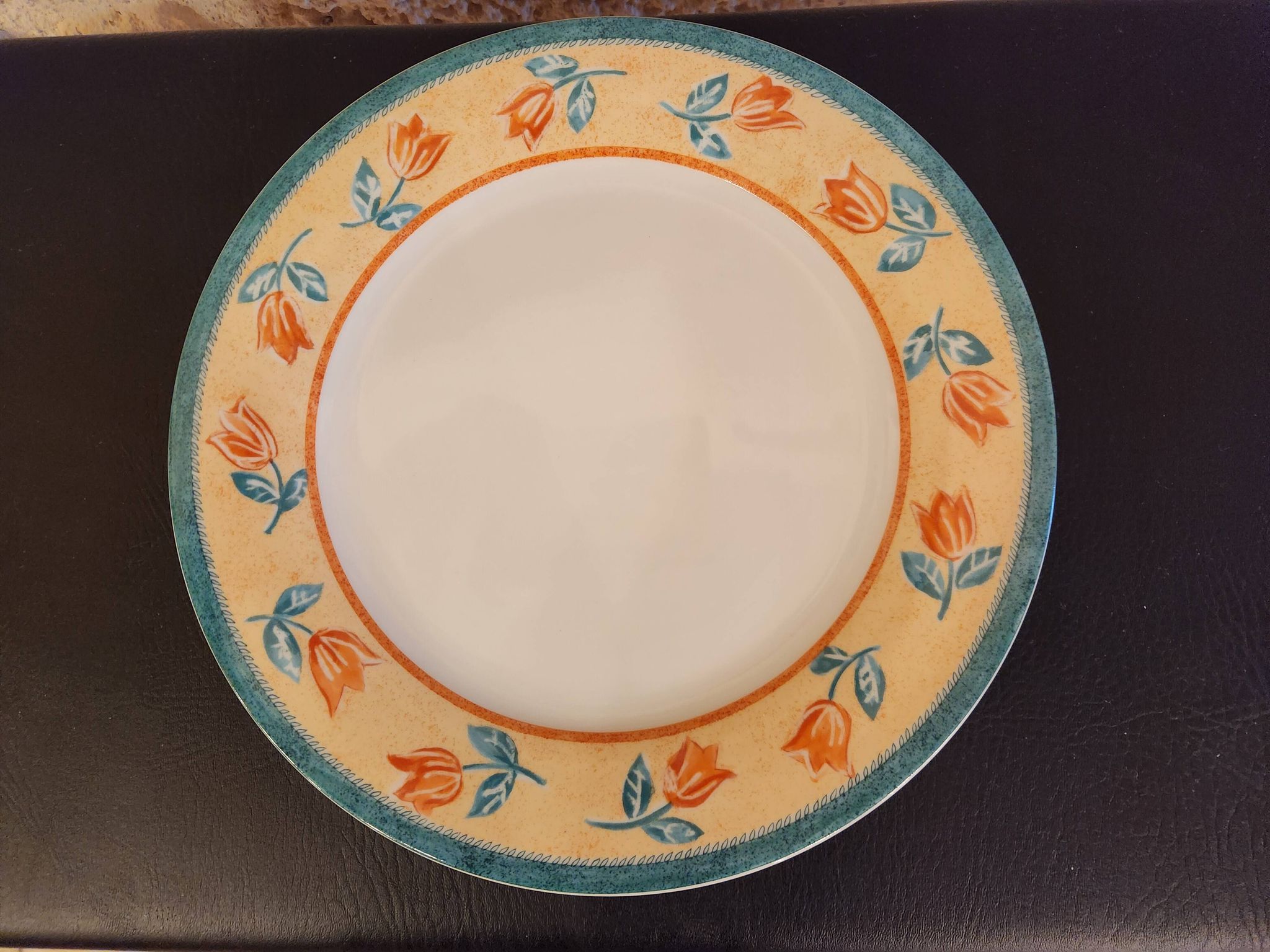 Set of 6 vintage "Gallery" dinner plates