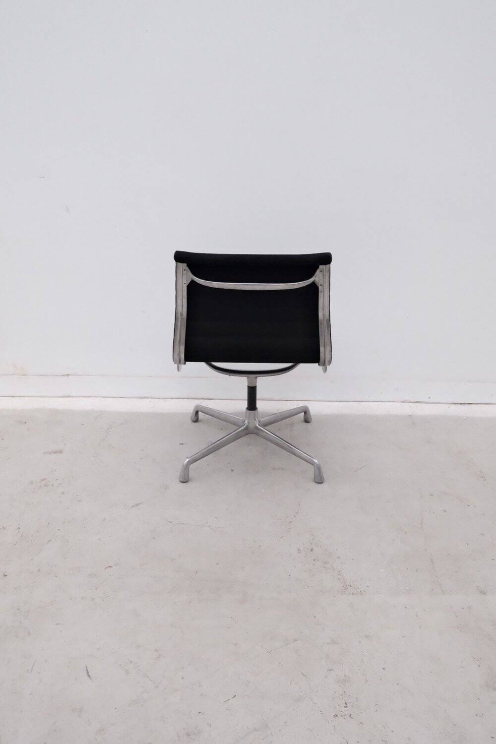 “ea 101” chairs by charles & ray eames for herman miller, 1970