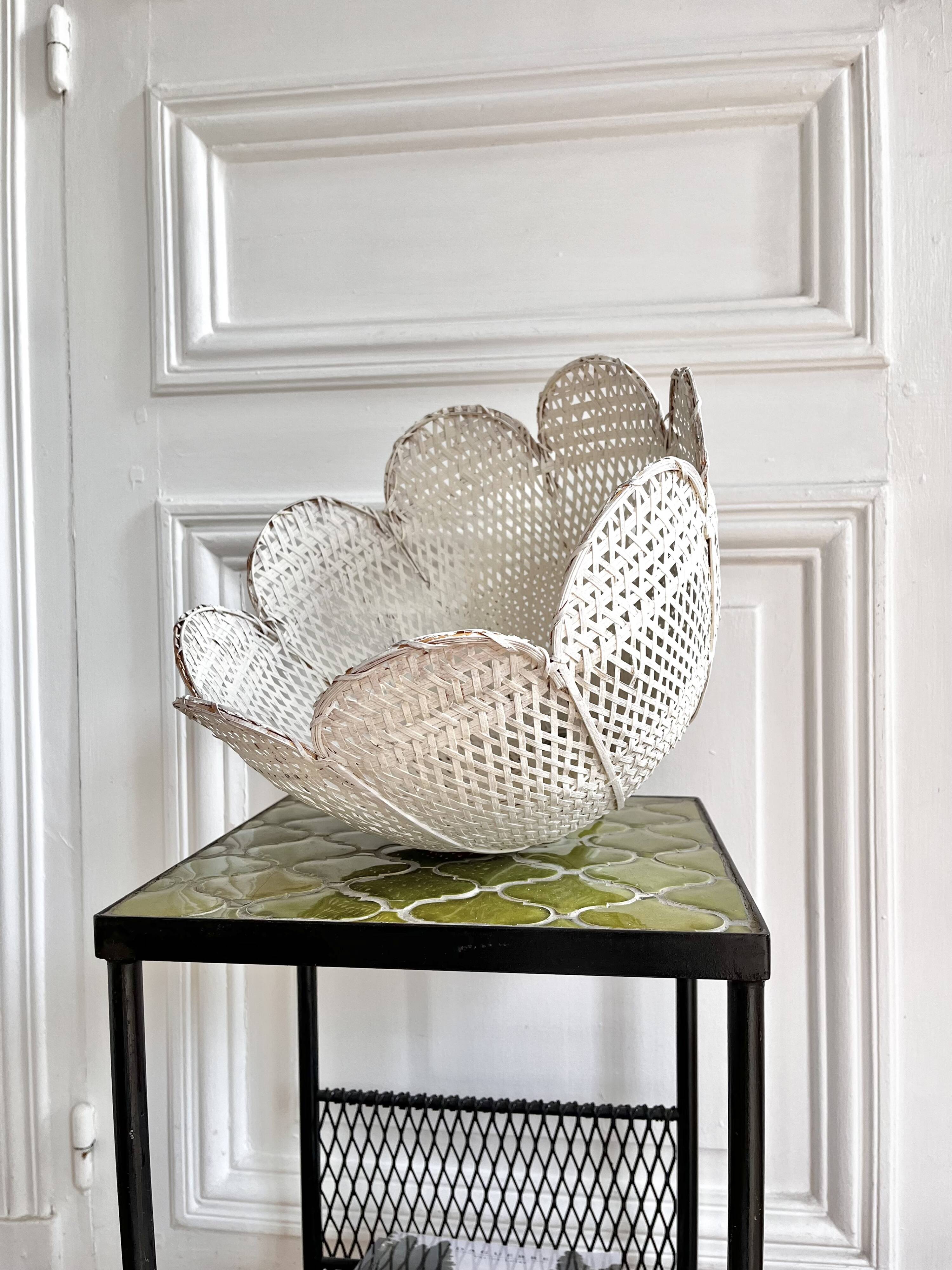 Rattan and wicker flower suspension