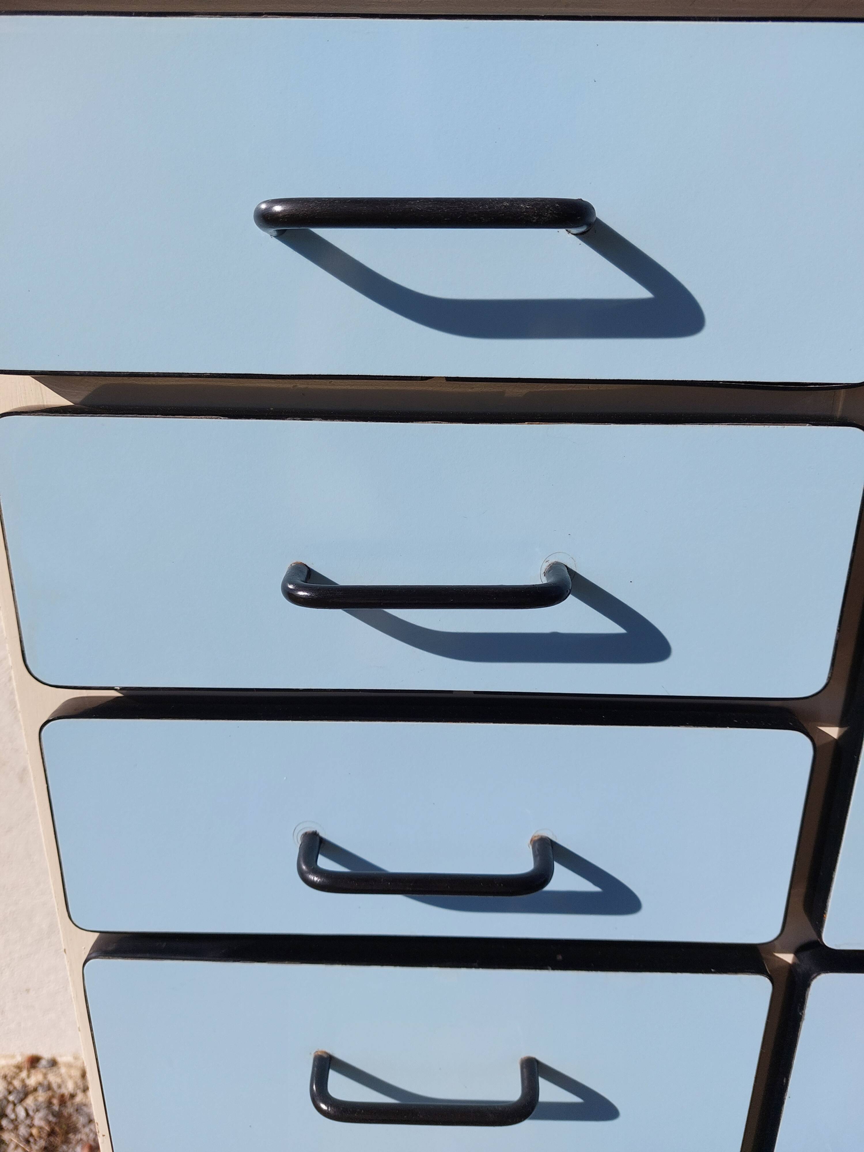 Closet in blue formica