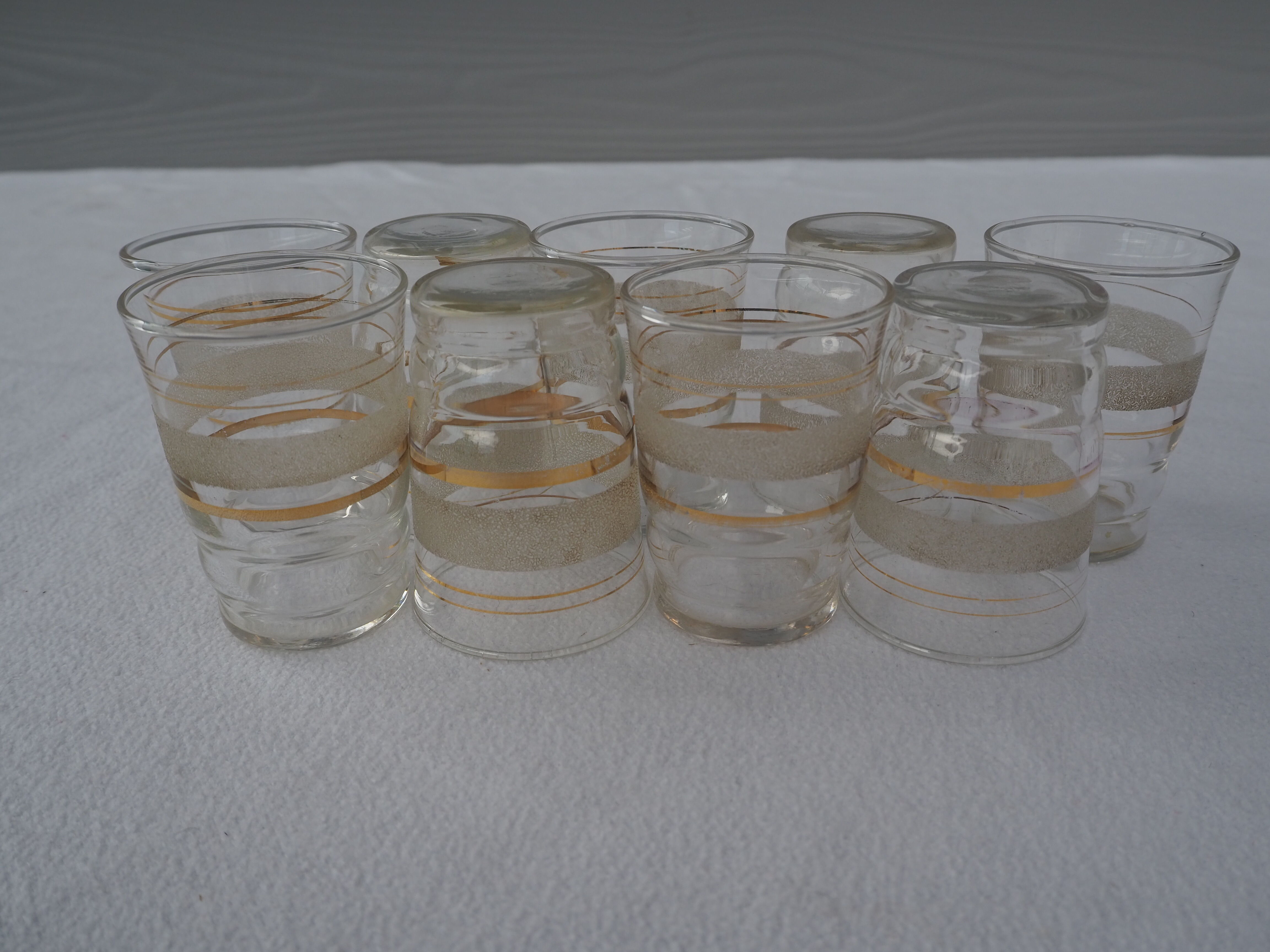 9 wine glasses, gold edging and granite – 1960s-1970s