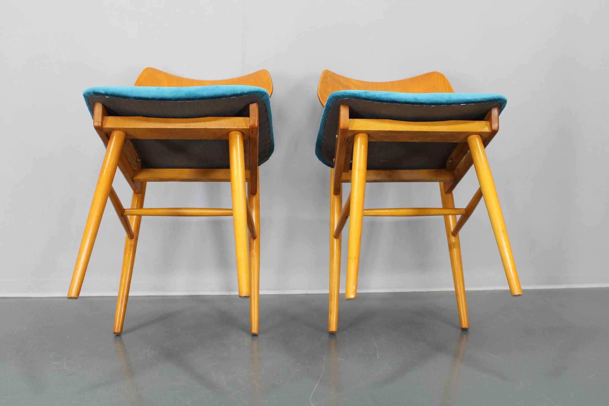 Ensemble de quatre chaises de salle à manger en hêtre des années 1970 par TON, Tchécoslovaquie