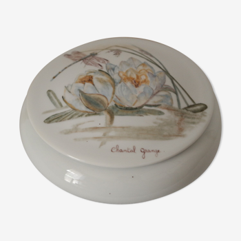 Boite ronde en porcelaine de Limoges décor bucolique signé