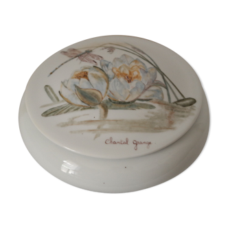 Round box in Limoges porcelain bucolic decoration signed