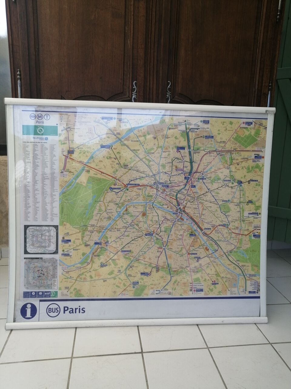 Authentic parisian metro plan