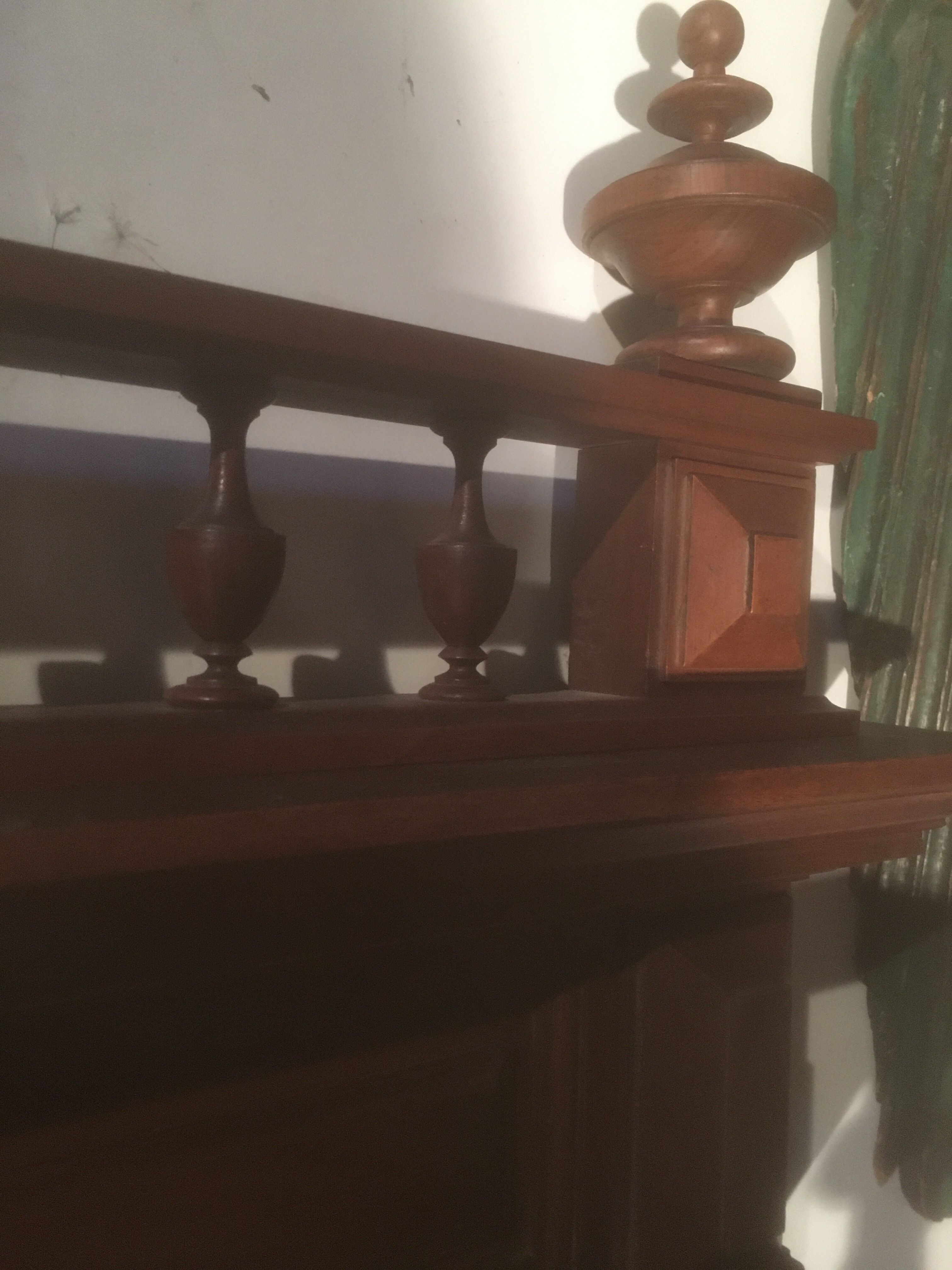 Service Henri ll in walnut, marble top