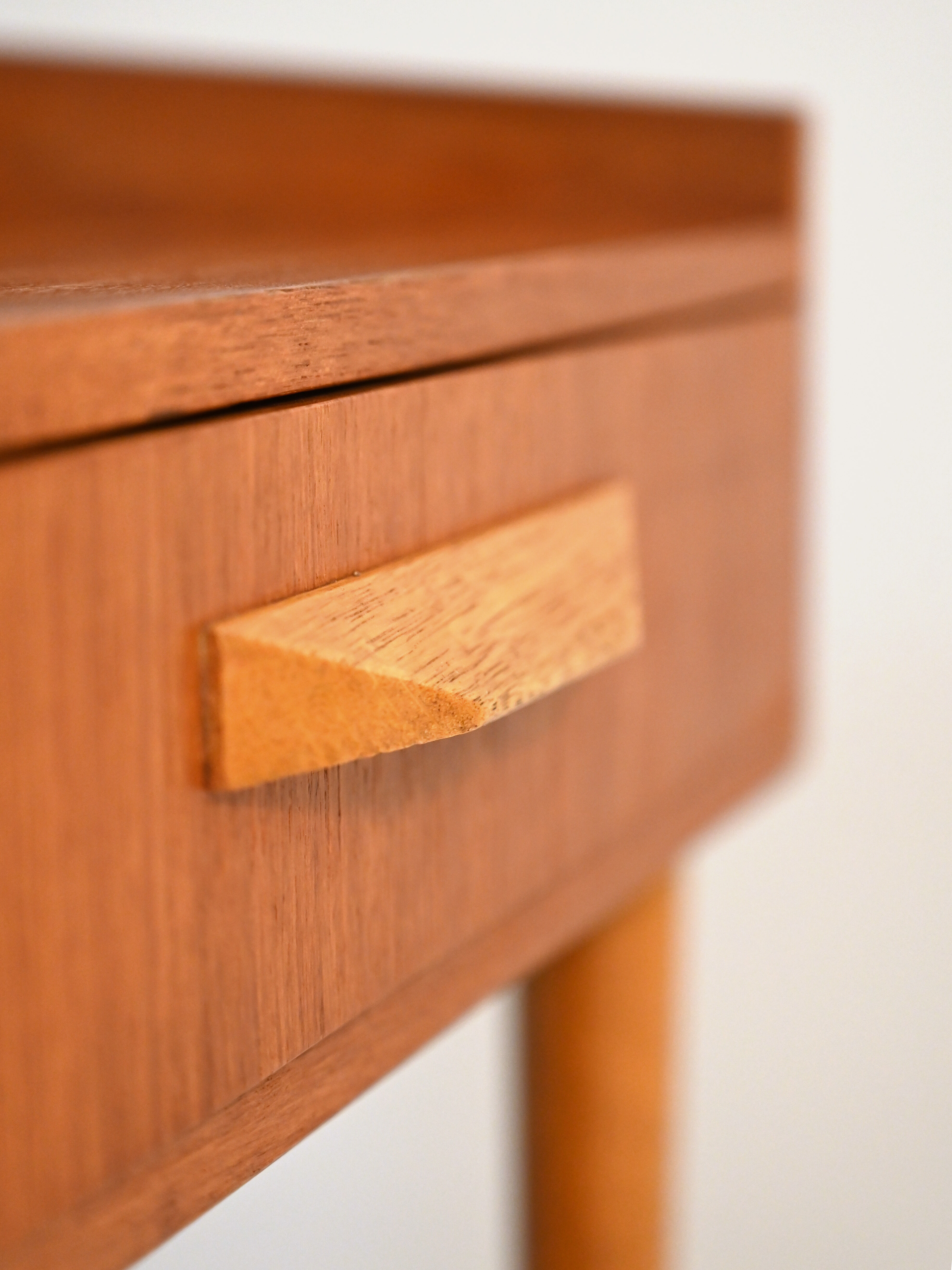 Paire de tables de chevet en teck