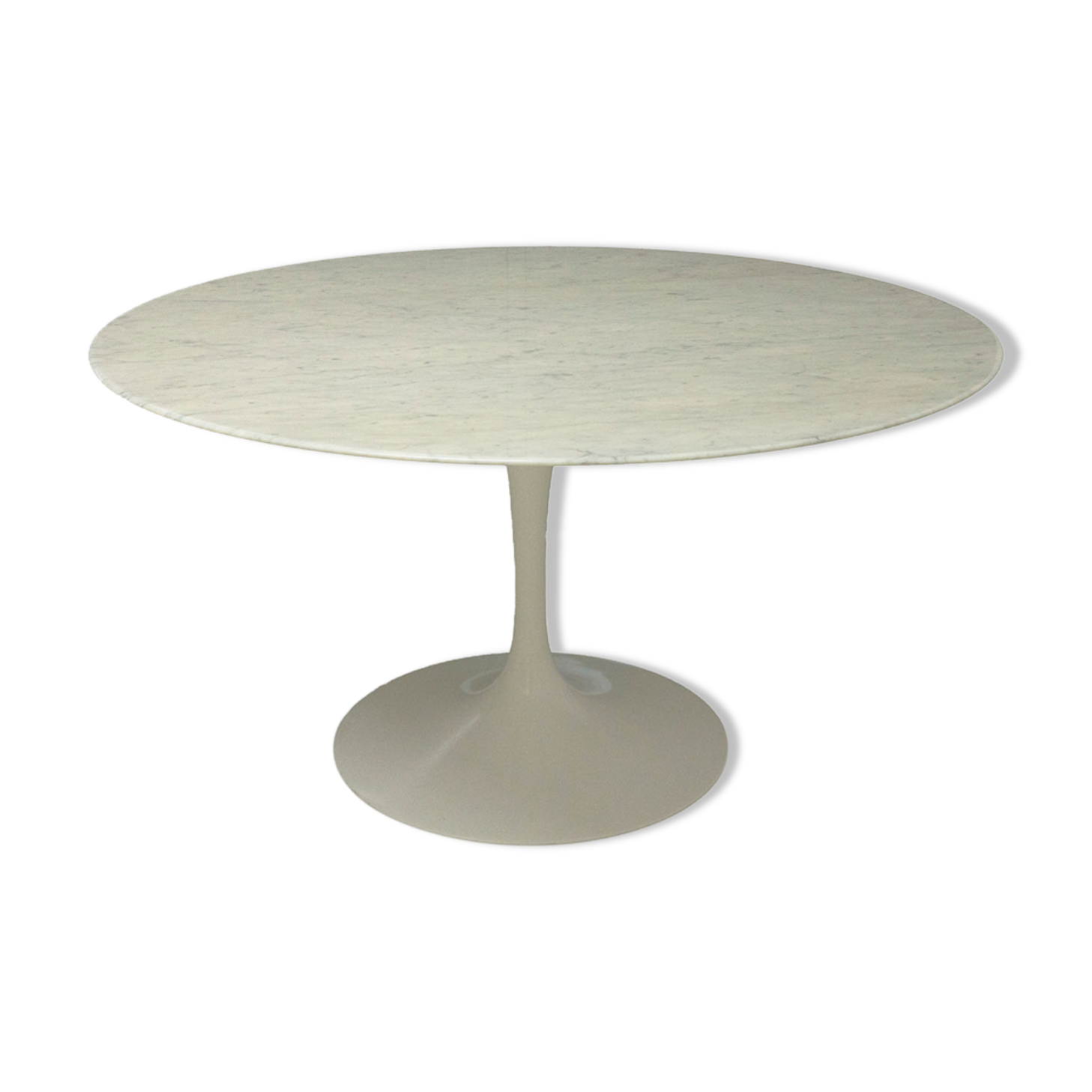 Round table Tulip in Calacatta marble by Eero Saarinen, Knoll