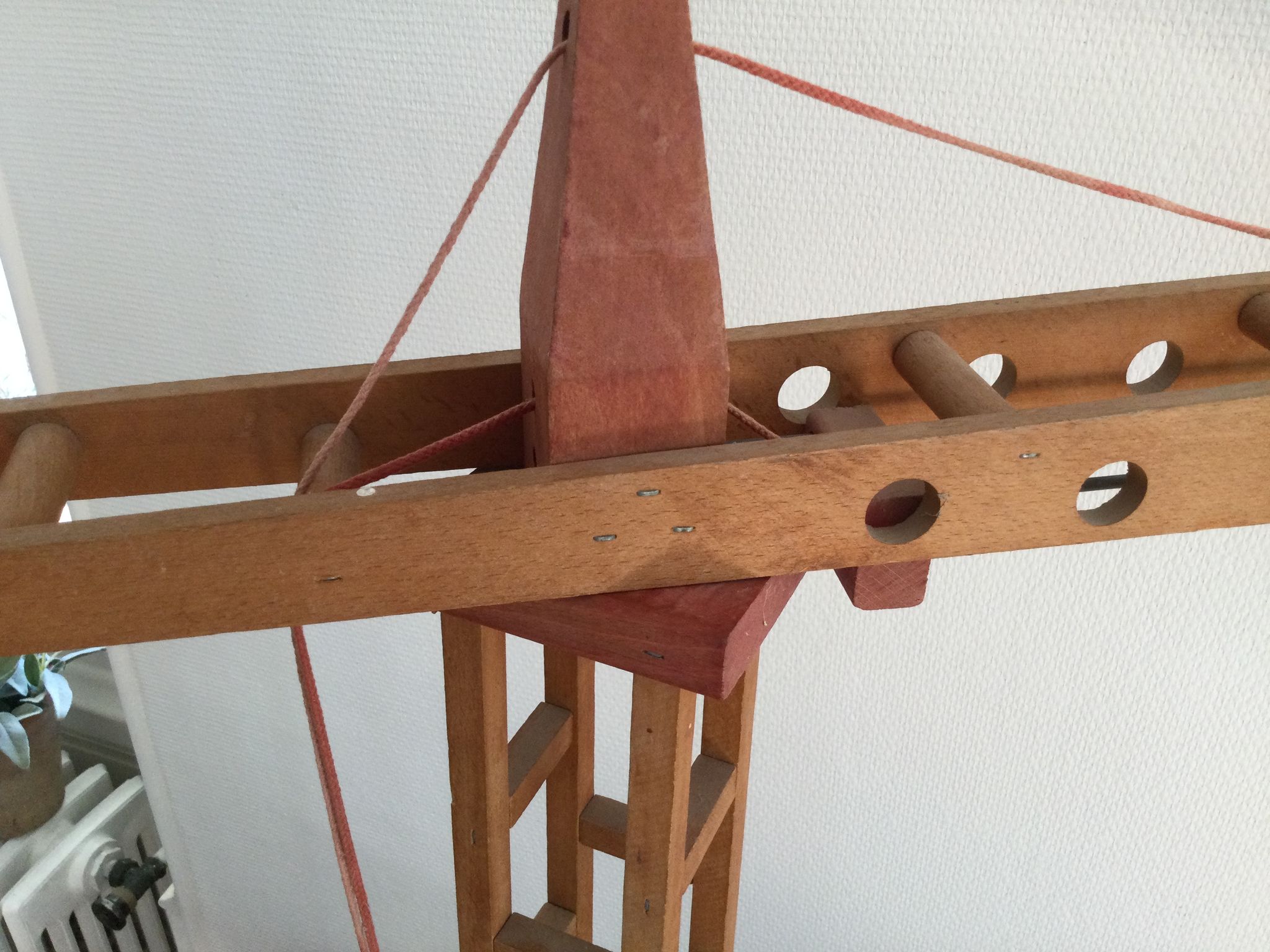 Ancienne grue en bois Dejou